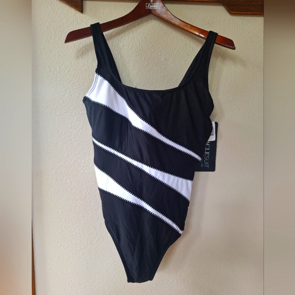 MIRACLESUIT NWT Helix Black/White Underwire Slimming Swimsuit Womens SZ 12DDD - Picture 1 of 9